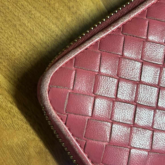 Authentic Bottega Veneta Intrecciato Leather Zip Around Wallet - Picture 10 of 16
